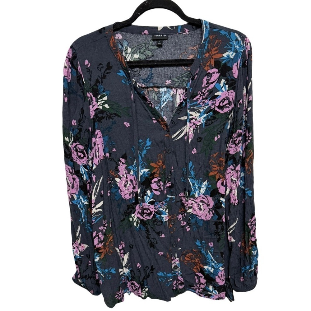 Torrid Floral Print Crinkle Gauze Button Front Peasant Top size 1 (1X) VNeck - Picture 2 of 5
